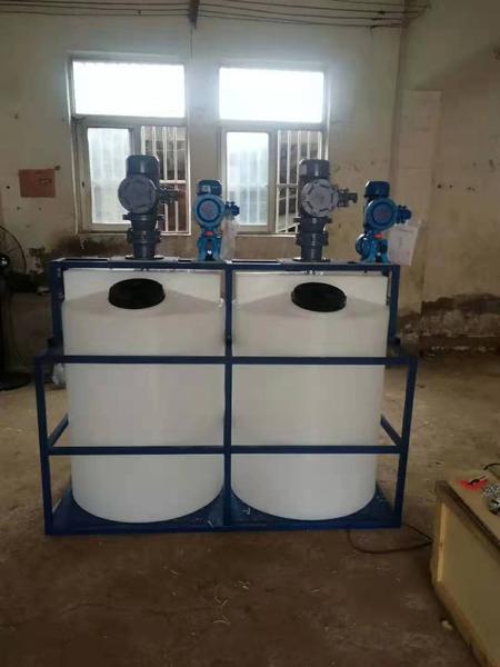 水肥一体化灌溉注肥泵和混肥罐-四川润隆公司